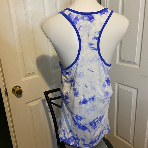 Large work out tank 
Size and brand cut out 
Measurements in photos - Picture 3 of 7